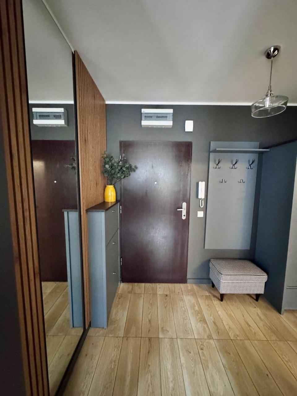 C- Home4U - Apartment With A City View Close To Aquapark, Parking In Secured Area 크라쿠프 외부 사진