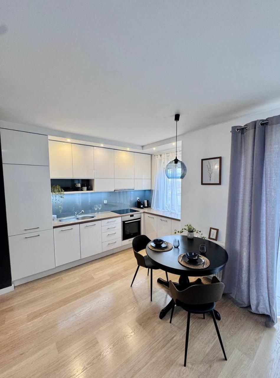 C- Home4U - Apartment With A City View Close To Aquapark, Parking In Secured Area 크라쿠프 외부 사진
